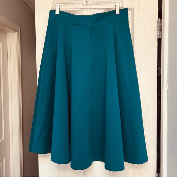 With Tags H&M Cerulean Blue Knee length High waisted flowy skirt size medium - Picture 5 of 5